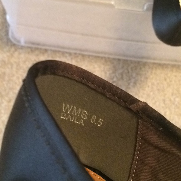 Report Baila Dark Olive Green Ruffle Satin Flats - Picture 5 of 5